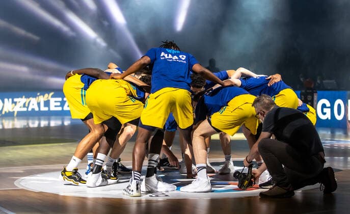 15 04 22, Berlin, Basketball, 1 Bundesliga, easyCredit BBL, Hauptrunde, 24 Spieltag, Mercedes Benz Arena ALBA Berlin ratiopharm Ulm The team cheers each other on before the start of the game ALBA Berlin ratiopharm Ulm