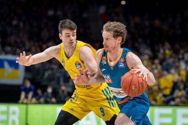 Basketball Berlin 15 04 2022 Season 2021 2022 easyCredit BBL 1 Bundesliga Alba Berlin ratiopharm Ulm Per Günther Ulm, No 06 Gunther Jonas Mattisseck Alba Berlin, No 09