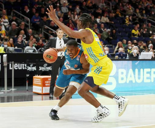 Semaj Christon, Jaleen Smith action game scene duel sports basketball BBL Bundesliga men season 2021 2022 15 04 2022 ALBA Berlin vs ratiopharm Ulm