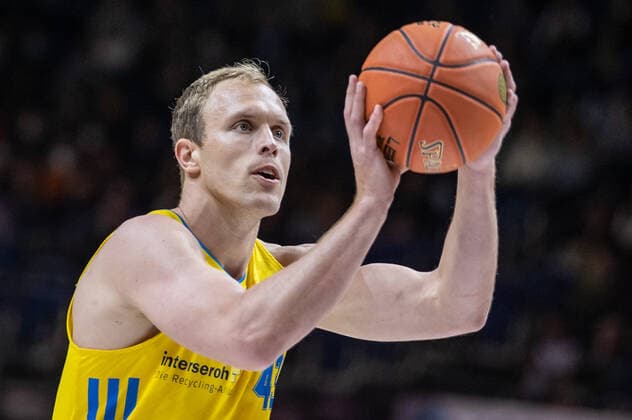 15 04 22, Berlin, Basketball, 1 Bundesliga, easyCredit BBL, Hauptrunde, 24 Spieltag, Mercedes Benz Arena ALBA Berlin ratiopharm Ulm ALBAs Luke Sikma during a free throw ALBA Berlin ratiopharm Ulm