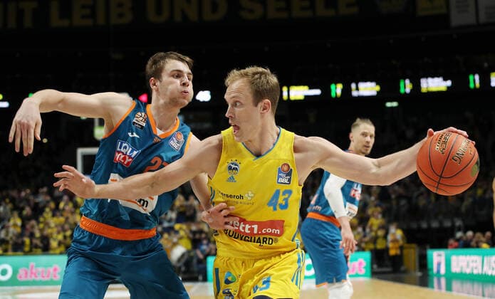 Moritz Krimmer, Luke Sikma action game scene duel sports basketball BBL Bundesliga men season 2021 2022 15 04 2022 ALBA Berlin vs ratiopharm Ulm