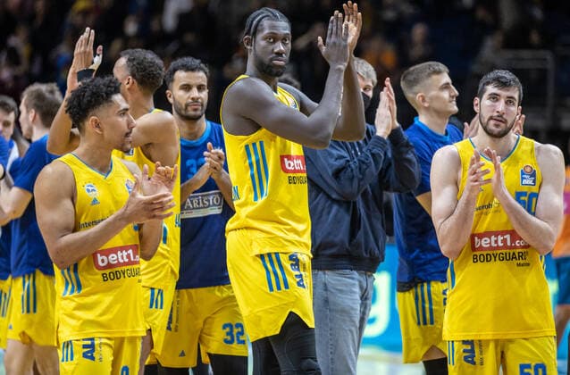 15 04 22, Berlin, Basketball, 1 Bundesliga, easyCredit BBL, Hauptrunde, 24 Spieltag, Mercedes Benz Arena ALBA Berlin ratiopharm Ulm The team thanks its fans ALBA Berlin ratiopharm Ulm