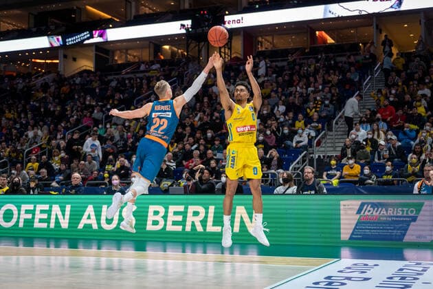 Basketball Berlin 15 04 2022 Season 2021 2022 easyCredit BBL 1 Bundesliga Alba Berlin ratiopharm Ulm Maodo Lo Alba Berlin, No 00 Thomas Klepeisz Ulm, No 22