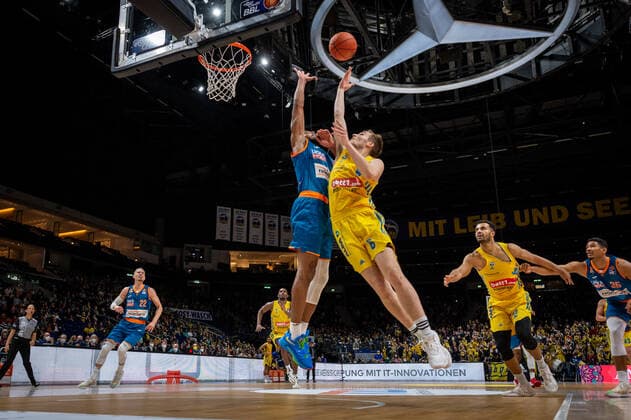 Basketball Berlin 15 04 2022 Season 2021 2022 easyCredit BBL 1 Bundesliga Alba Berlin ratiopharm Ulm Malte Delow Alba Berlin, No 06 Jaron Blossomgame Ulm, No 04