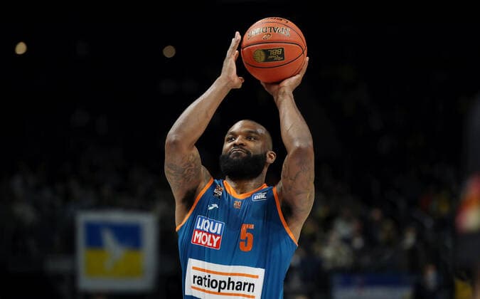 Sean Evans action upper body upper body sports basketball BBL Bundesliga men season 2021 2022 15 04 2022 ALBA Berlin vs ratiopharm Ulm