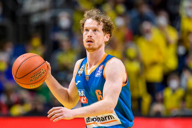 Per Guenther ratiopharm Ulm, 06 , punter GER, Alba Berlin vs rationpharm ulm, BBL, Basketball Bundesliga Maenner, 31 Spieltag, Saison 2021 2022, 15 04 2022, GER, Alba Berlin vs rationpharm ulm, BBL, Basketball Bundesliga Maenner, 31 Spieltag, Saison 2021 2022, 15 04 2022, Berlin Copyright: xEibner-Pressefoto UwexKochx EP_UKH