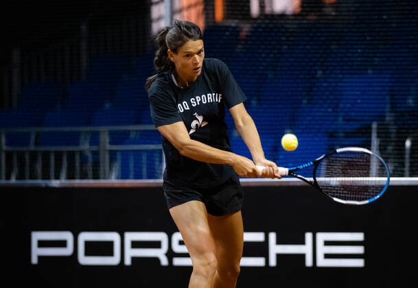 April 15, 2022, STUTTGART, GERMANY: Chloe Paquet of France during practice at the 2022 Porsche Tennis Grand Prix WTA, Tennis Damen 500 tennis tournament STUTTGART GERMANY - ZUMAa181 20220415_zaa_a181_002 Copyright: xRobxPrangex