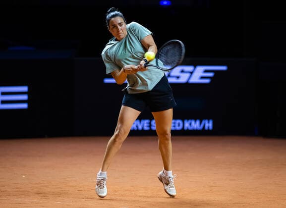 April 15, 2022, STUTTGART, GERMANY: Ons Jabeur of Tunisia during practice at the 2022 Porsche Tennis Grand Prix WTA, Tennis Damen 500 tennis tournament STUTTGART GERMANY - ZUMAa181 20220415_zaa_a181_054 Copyright: xRobxPrangex