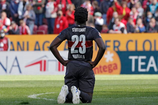 16 04 2022, xavx, football 1 Bundesliga, FSV Mainz 05 VfB Stuttgart emspor, v l Orel Mangala VfB Stuttgart disappointed, disappointed looking, dissapointed after missed goal chance DFL DFB REGULATES PROHIBIT ANY USE OF PHOTOGRAPHS AS IMAGE SEQUENCES AND OR QUASI VIDEO Mainz