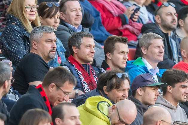 Sport Themen der Woche KW15 16.04.2022, Freiburg, Deutschland, Europapark Stadion, SC Freiburg vs. VfL Bochum - 1. Bundesliga, Trainer Thomas Reis (VfL Bochum) Schaut (Foto H. Langer) DFB DFL REGULATIONS PROHIBIT ANY USE OF PHOTOGRAPHS AS IMAGE SEQUENCES AND OR QUASI-VIDEO. Freiburg Europapark Stadion Baden-Wuerttemberg Deutschland *** 16 04 2022, Freiburg, Germany, Europapark Stadion, SC Freiburg vs VfL Bochum 1 Bundesliga, Coach Thomas Reis VfL Bochum Schaut Foto H Langer DFB DFL REGULATIONS PROHIBIT ANY USE OF PHOTOGRAPHS AS IMAGE SEQUENCES AND OR QUASI VIDEO Freiburg Europapark Stadion Baden Wuerttemberg Germany  541_SCFVFL20220416_079 Langer-541