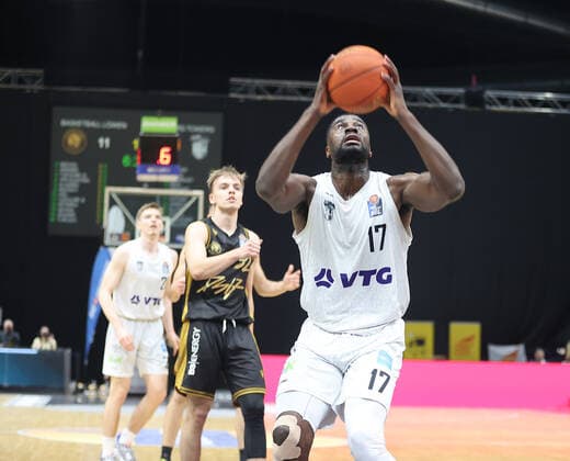 Eddy Edigin Hamburg Towers dunking