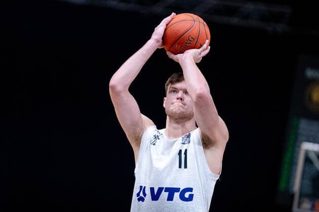 Maik Kotsar No 11 Hamburg Towers Basketball Loewen Braunschweig Hamburg Towers Basketball Loewen Braunschweig Hamburg Towers, basketball, BBL, season 2021 2022, 16 04 2022 Braunschweig Copyright: xDanielxReinelt xEibner-Pressefotox EP_drt