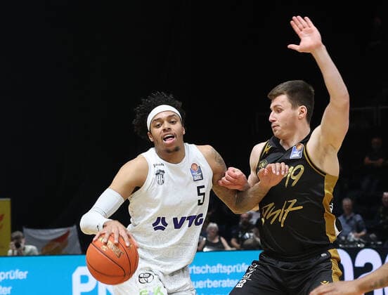 Caleb Homesley Hamburg Towers , Ondrej Sehnal Basketball Loewen Braunschweig