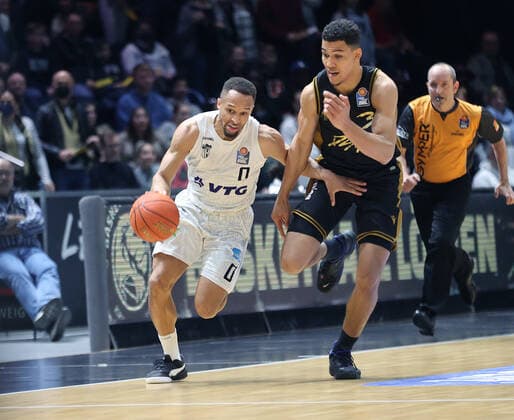 Jaylon Brown Hamburg , Nicholas Tischler Basketball Loewen Braunschweig