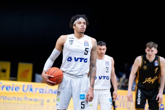 Caleb Homesley No 5 Hamburg Towers Basketball Loewen Braunschweig Hamburg Towers Basketball Loewen Braunschweig Hamburg Towers, basketball, BBL, season 2021 2022, 16 04 2022 Braunschweig. Copyright: xDanielxReinelt xEibner-Pressefotox EP_drt