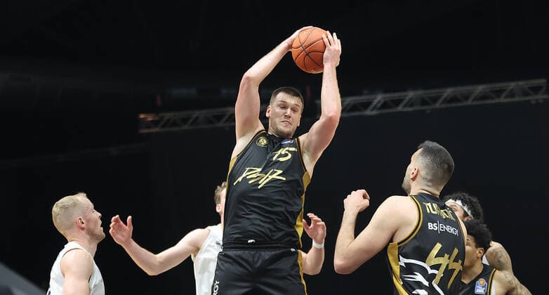 Martin Peterka Basketball Loewen Braunschweig