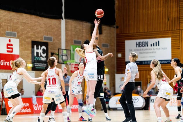 Basketball DBBL Play GiroLive Panthers Osnabrück Rheinland Lions on 16 04 2022 at the home of panthers in Osnabrück Samantha Führing Fuehring Panthers Osnabrueck against Brianna Lee Rollerson Rheinland Lions during jump ball PD