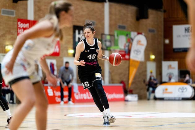 Basketball DBBL Play GiroLive Panthers Osnabrück Rheinland Lions on 16 04 2022 at the home of panthers in Osnabrück Romy Bär Baer Rheinland Lions on the ball PD