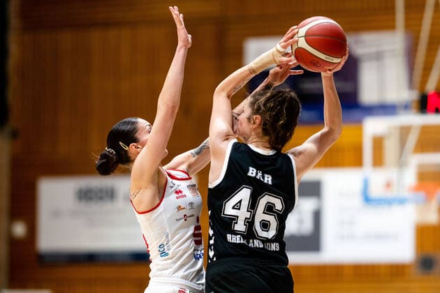 Basketball DBBL Play GiroLive Panthers Osnabrück Rheinland Lions on 16 04 2022 at the home of panthers in Osnabrück Milica Cuic Panthers Osnabrueck against Romy Baer Rheinland Lions PD