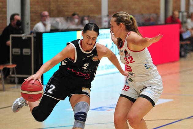 Basketball DBBL Play GiroLive Panthers Osnabrück Rheinland Lions on 16 04 2022 at the home of panthers in Osnabrück Taylor Wurtz Purifoy Cologne in a duel with Jill Townsend Osnabrück BK