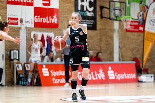Basketball DBBL Play GiroLive Panthers Osnabrück Rheinland Lions on 16 04 2022 at the home of panthers in Osnabrück Joyce Megane Cousseins Smith Rheinland Lions on the ball PD