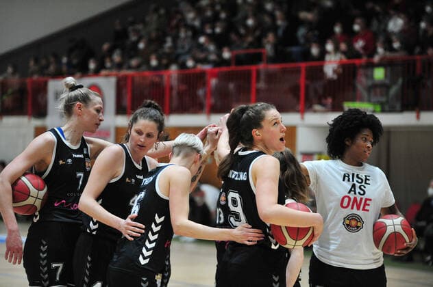 Basketball DBBL Play GiroLive Panthers Osnabrück Rheinland Lions on 16 04 2022 at the home of panthers in Osnabrück Rheinland Lions swear in for the game BK