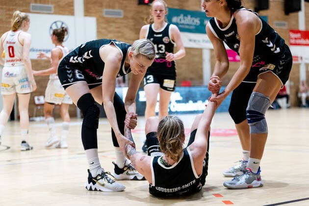 Basketball DBBL Play GiroLive Panthers Osnabrück Rheinland Lions on 16 04 2022 at the home of panthers in Osnabrück Joyce Megane Cousseins Smith Rheinland Lions on the ground after a foul Birte Thimm Rheinland Lions and Taylor Rochelle Wurtz Rheinland Lions help her on PD