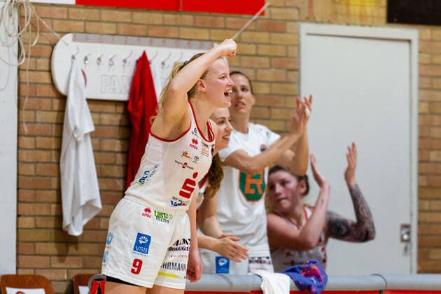 Basketball DBBL Play GiroLive Panthers Osnabrück Rheinland Lions on 16 04 2022 at the home of panthers in Osnabrück Emma Eichmeyer Panthers Osnabrueck cheers PD