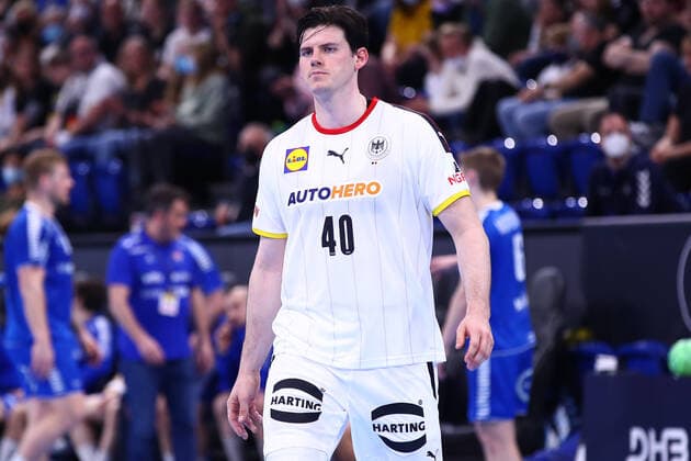 13 04 2022, xgox, handball, German national handball team , Germany Faeroeer islands emspor, v l Simon Ernst Germany, 40 Kiel