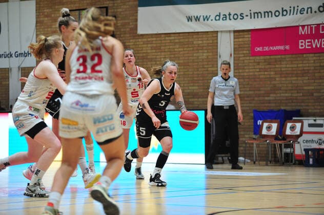 Basketball DBBL Play GiroLive Panthers Osnabrück Rheinland Lions on 16 04 2022 at the home of panthers in Osnabrück Joyce Cousseins Smith Cologne in a duel with Jenny Strozyk Osnabrück BK