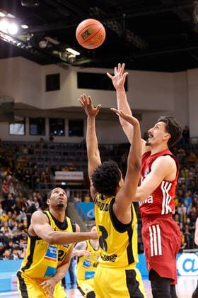 Ludwigsburg , Basketball easycredit BBL Bundesliga, MHP Riesen Ludwigsburg vs FC Bayern Munich , v l Tremmel Darden Giants James Woodard Giants Nihad Djedovic Bayern
