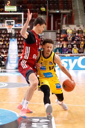 Ludwigsburg , Basketball easycredit BBL Bundesliga, MHP Riesen Ludwigsburg vs FC Bayern Munich , v l Vladimir Lucic Bayern Jonah Radebaugh Riesen
