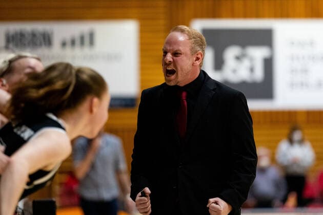 Basketball DBBL Play GiroLive Panthers Osnabrück Rheinland Lions on 16 04 2022 at the home of panthers in Osnabrück coach Mario Zurkowski Rheinland Lions cheers after the victory PD