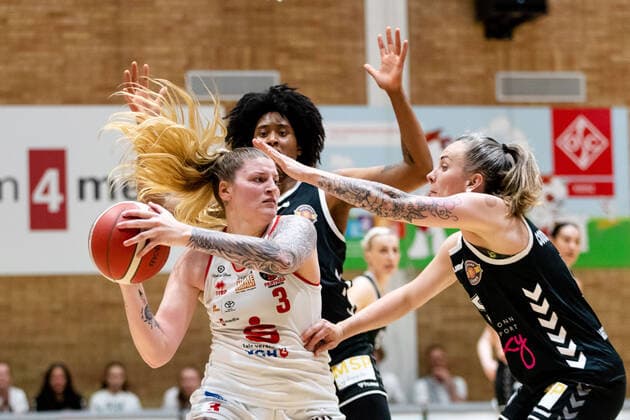 Basketball DBBL Play GiroLive Panthers Osnabrück Rheinland Lions on 16 04 2022 at the home of panthers in Osnabrück Samantha Führing Fuehring Panthers Osnabrueck on the ball against Brianna Lee Rollerson Rheinland Lions and Joyce Megane Cousseins Smith Rheinland Lions PD