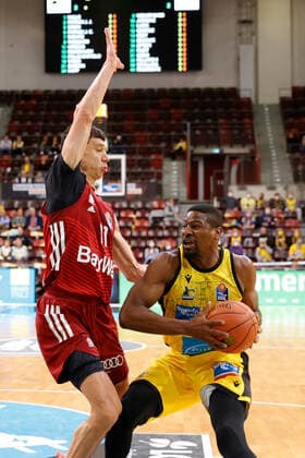 Ludwigsburg , Basketball easycredit BBL Bundesliga, MHP Riesen Ludwigsburg vs FC Bayern Munich , v l Vladimir Lucic Bayern Yorman Polas Bartolo Riesen