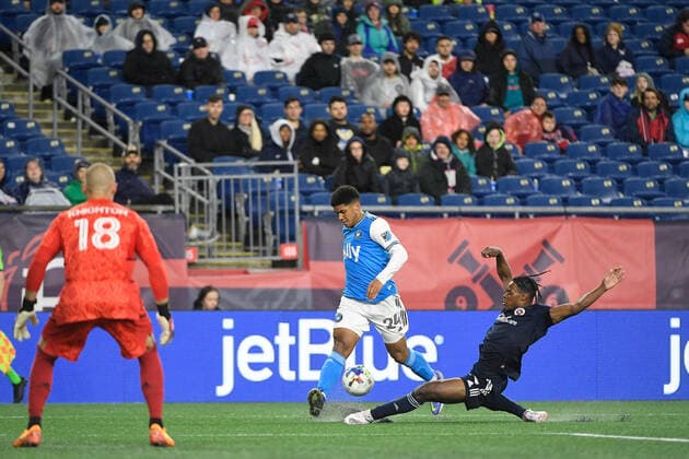 April 16, 2022: New England Revolution forward DeJuan Jones (24) tries to strip the ball from Charlotte FC defender Jaylin Lindsey (24) during the MLS, Fussball Herren, USA game between Charlotte FC and the New England Revolution held at Gillette Stadium in Foxborough Massachusetts. CSM Foxborough USA - ZUMAc04_ 20220416_zaf_c04_150 Copyright: xEricxCanhax