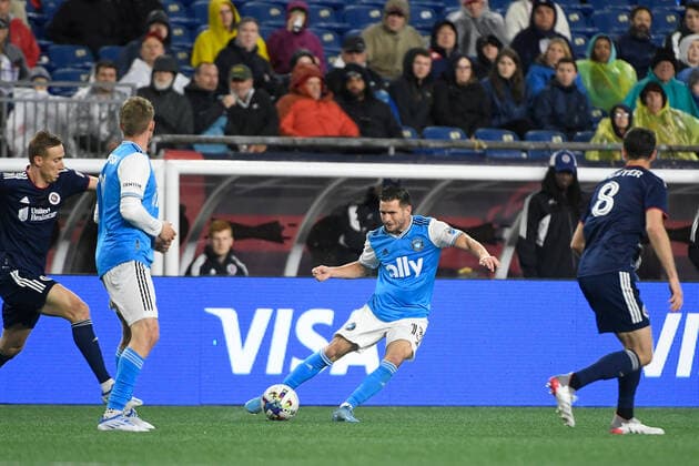 April 16, 2022: Charlotte FC midfielder Brandt Bronico (13) passes the ball during the MLS, Fussball Herren, USA game between Charlotte FC and the New England Revolution held at Gillette Stadium in Foxborough Massachusetts. CSM Foxborough USA - ZUMAc04_ 20220416_zaf_c04_157 Copyright: xEricxCanhax
