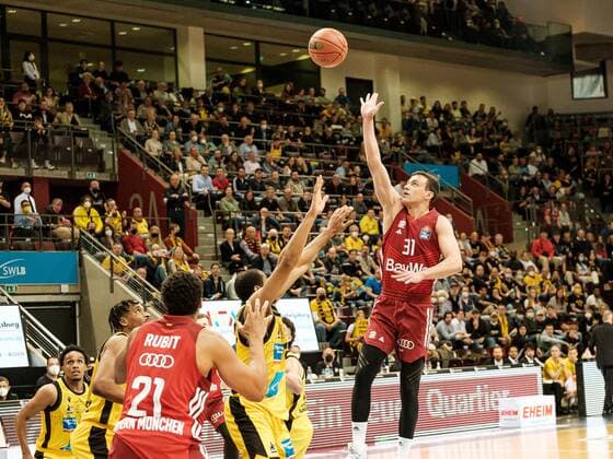 Augustine Rubit FC Bayern Munich, 21 , Tremmell Darden MHP Riesen Ludwigsburg, 21 , Zan Mark Sisko FC Bayern Munich, 31 , MHP Riesen Ludwigsburg FC Bayern Munich , Basketball, Bundesliga, 31 Spieltag, Spielzeit 2021 2022, 16 04 2022, MHP Riesen Ludwigsburg FC Bayern Munich , Basketball, Bundesliga, 31 Spieltag, Spielzeit 2021 2022, 16 04 2022 Ludwigsburg Copyright: xAntonioxChiok Eibner-Pressefotox EP_ACK