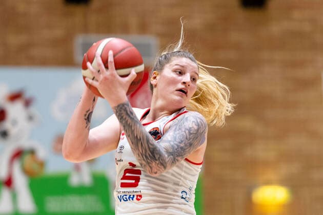 Basketball DBBL Play GiroLive Panthers Osnabrück Rheinland Lions on 16 04 2022 at the home of panthers in Osnabrück Samantha Führing Fuehring Panthers Osnabrueck on the ball PD