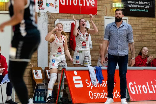 Basketball DBBL Play GiroLive Panthers Osnabrück Rheinland Lions on 16 04 2022 at the home of panthers in Osnabrück Emma Eichmeyer Panthers Osnabrueck and Merit Brennecke Panthers Osnabrueck cheer PD