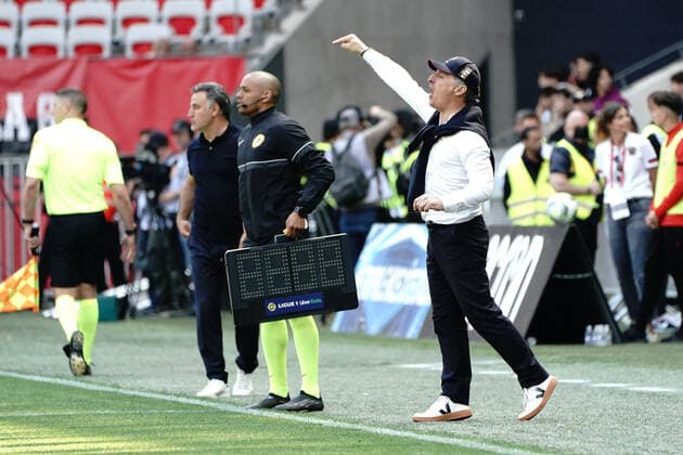 Christophe Pelissier (Entraineur de Lorient) FOOTBALL : OGC Nice vs Lorient - Ligue 1 Uber Eats - Nice - 17 04 2022 NorbertScanella Panoramic 