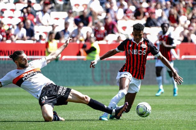 Hicham Boudaoui (OGC Nice) - Leo Petrot (Lorient) FOOTBALL : OGC Nice vs Lorient - Ligue 1 Uber Eats - Nice - 17 04 2022 NorbertScanella Panoramic 
