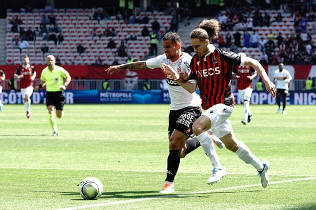 Billal Brahimi (OGC Nice) - Igor Silva de Almeida (Lorient) FOOTBALL : OGC Nice vs Lorient - Ligue 1 Uber Eats - Nice - 17 04 2022 NorbertScanella Panoramic 