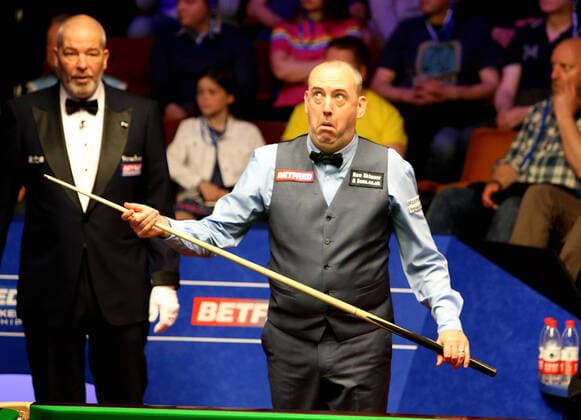 Bilder des Jahres 2022, Sport 04 April Sport Themen der Woche KW15 Sport Bilder des Tages 17th April 2022, Crucible Theatre, Sheffield Yorkshire, England; Betfred World Championship, WM, Weltmeisterschaft Snooker Day 2: Mark Williams I play versus Michael White  ActionPlus12380433 MarkxStephenson
