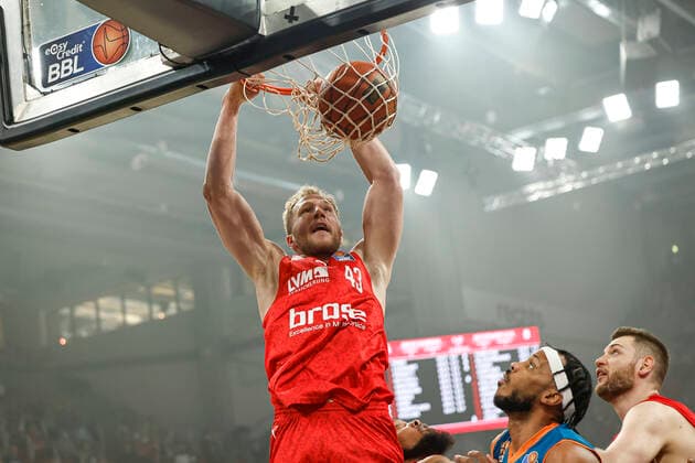 Christian Sengfelder Brose Bamberg, 43 dunking Brose Bamberg ratiopharm Ulm easyCredit BBL Basketball Bundesliga season 2021 22 matchday 31, 17 04 2022 Bamberg, Brose Arena photo Daniel Löb Loeb Copyright: DanielxLöb