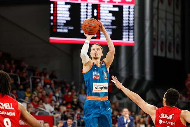 Center 22 Thomas Klepeisz ratiopharm Ulm Brose Bamberg ratiopharm Ulm easyCredit BBL Basketball Bundesliga Saison 2021 22 Spieltag 31, 17 04 2022 Bamberg, Brose Arena Foto Daniel Löb Loeb Copyright: DanielxLöb