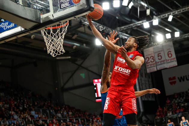 Akil Mitchell Brose Bamberg, 08 Brose Bamberg ratiopharm Ulm easyCredit BBL Basketball Bundesliga season 2021 22 matchday 31, 17 04 2022 Bamberg, Brose Arena Photo Daniel Löb Loeb Copyright: DanielxLöb
