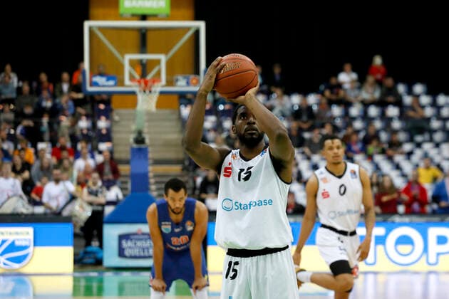 17 04 2022, easyCredit Basketball Bundesliga, BBL, season 2021 2022, men, Syntainics MBC Chemnitz Niners Frantz Massenat, Niners Chemnitz at free throw Leipzig QUARTERBACK real estate ARENA Saxony Germany