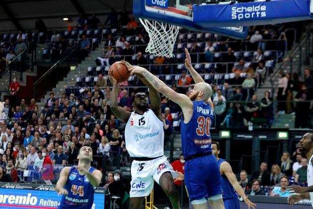 17 04 2022, easyCredit Basketball Bundesliga, BBL, season 2021 2022, men, Syntainics MBC Chemnitz Niners Frantz Massenat, Niners Chemnitz, Reggie Upshaw, Syntainics MBC Leipzig QUARTERBACK Real Estate ARENA Saxony Germany