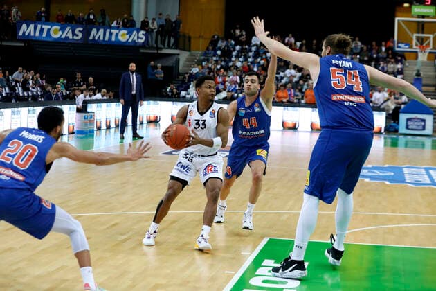 17 04 2022, easyCredit Basketball Bundesliga, BBL, season 2021 2022, men, Syntainics MBC Chemnitz Niners Eric Washington, Niners Chemnitz, Nikola Rebic, Syntainics MBC Leipzig QUARTERBACK Real Estate ARENA Saxony Germany